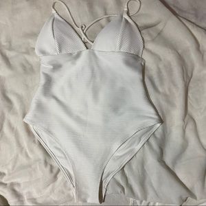 ⭐️ 2 for $20 - H&M White Ribbed Swimsuit